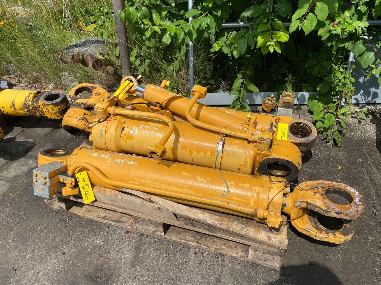 Liebherr L 564 - Hydraulische cilinder voor Bouwmachine: afbeelding 3 Liebherr L 564 - Hydraulische cilinder voor Bouwmachine: afbeelding 3