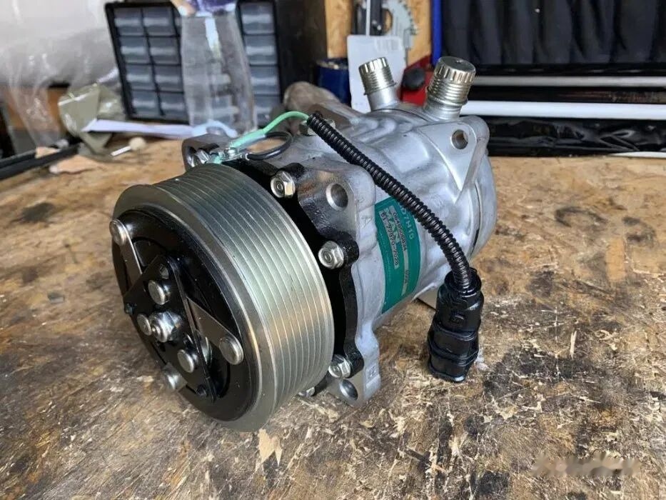 Kompresor Klimatyzacji MAN Sanden 6008 24V NOWY Oryginał Części 51.779707028 MAN - Airco compressor voor Vrachtwagen: afbeelding 1 Kompresor Klimatyzacji MAN Sanden 6008 24V NOWY Oryginał Części 51.779707028 MAN - Airco compressor voor Vrachtwagen: afbeelding 1