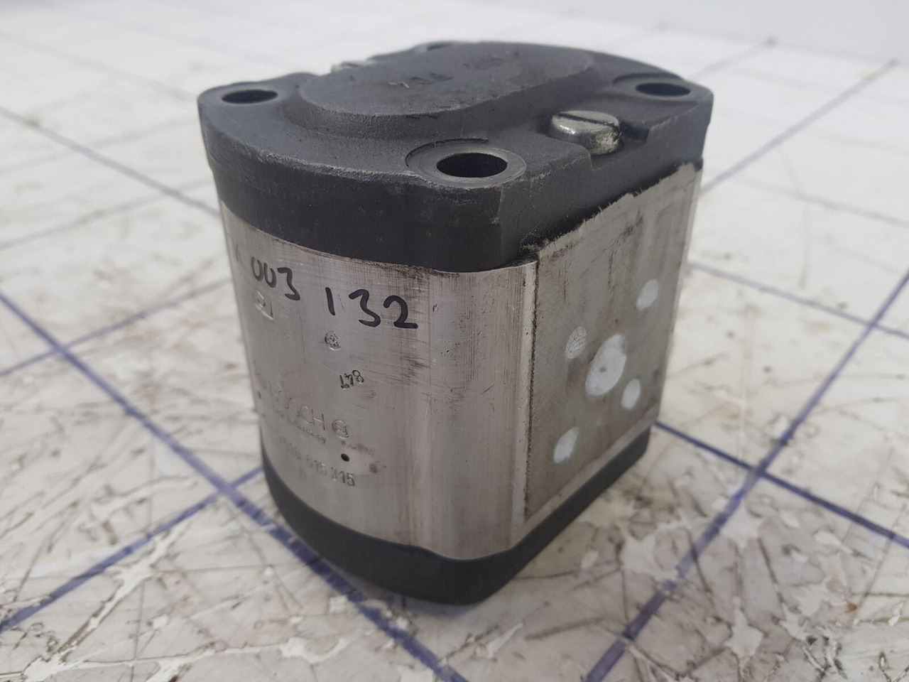 Bosch Bosch gear pump - Hydraulische pomp voor Mobiele kraan: afbeelding 2 Bosch Bosch gear pump - Hydraulische pomp voor Mobiele kraan: afbeelding 2