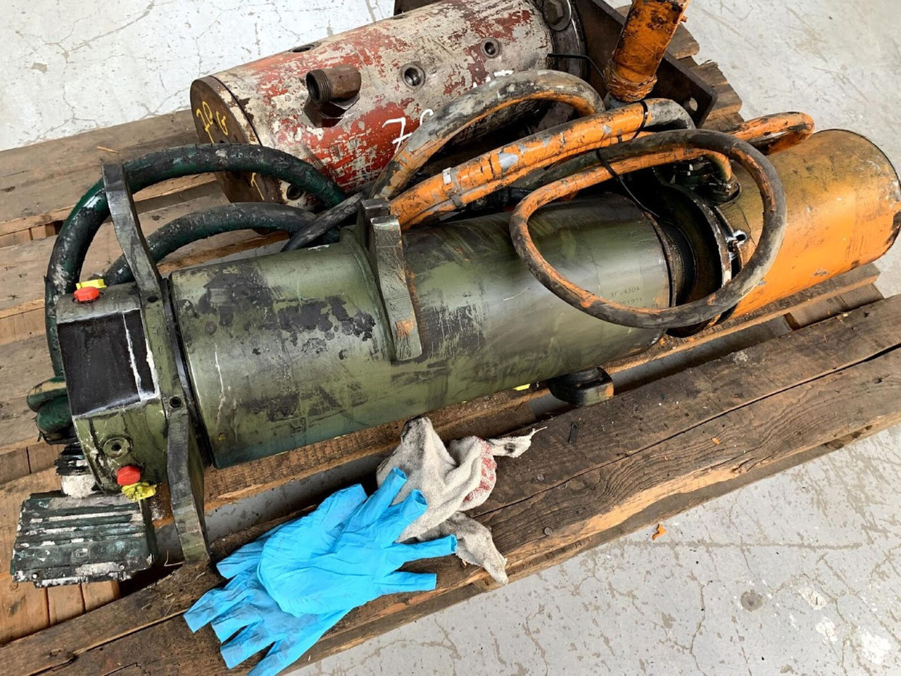 FAUN ATF 30-2 hydraulic and electric swivel - Hydromotor voor Mobiele kraan: afbeelding 1 FAUN ATF 30-2 hydraulic and electric swivel - Hydromotor voor Mobiele kraan: afbeelding 1