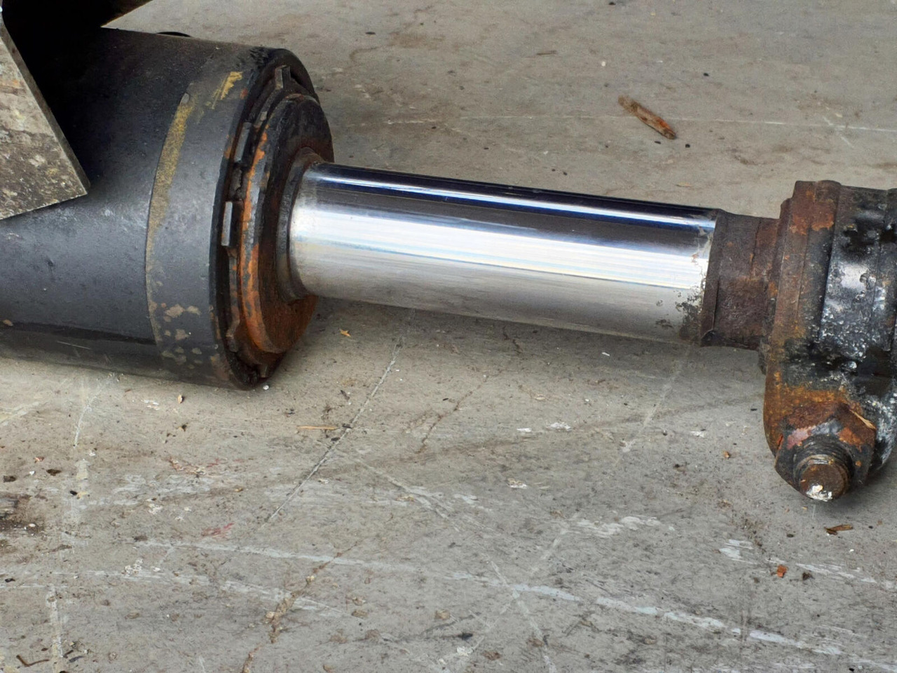 FAUN ATF 45-3 steering cilinder left axle 3 - Hydraulische cilinder voor Mobiele kraan: afbeelding 5 FAUN ATF 45-3 steering cilinder left axle 3 - Hydraulische cilinder voor Mobiele kraan: afbeelding 5