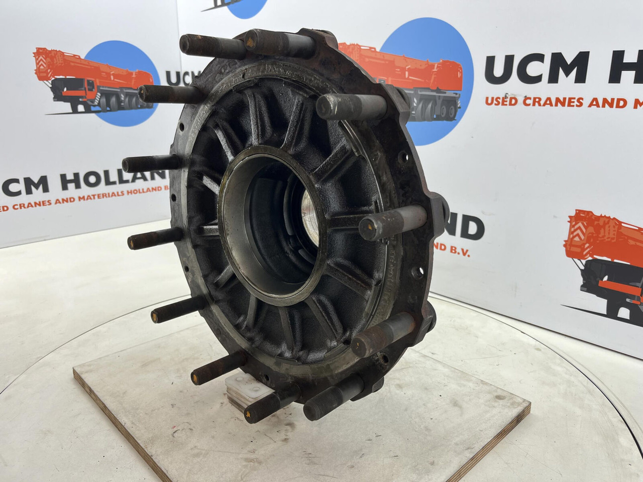 Grove GMK Megatrak wheel hub - Naaf voor Kraan: afbeelding 1 Grove GMK Megatrak wheel hub - Naaf voor Kraan: afbeelding 1