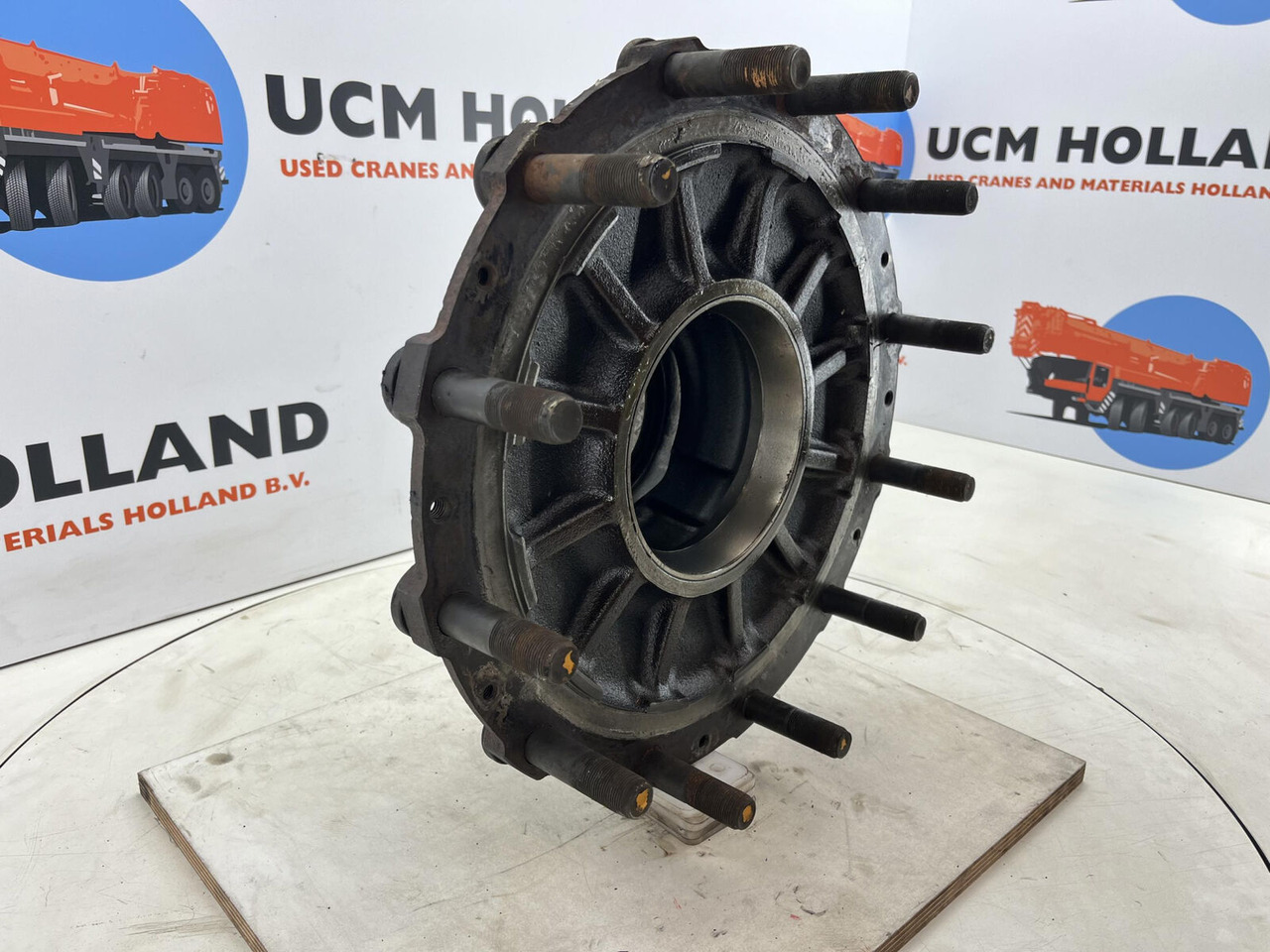 Grove GMK Megatrak wheel hub - Naaf voor Kraan: afbeelding 2 Grove GMK Megatrak wheel hub - Naaf voor Kraan: afbeelding 2