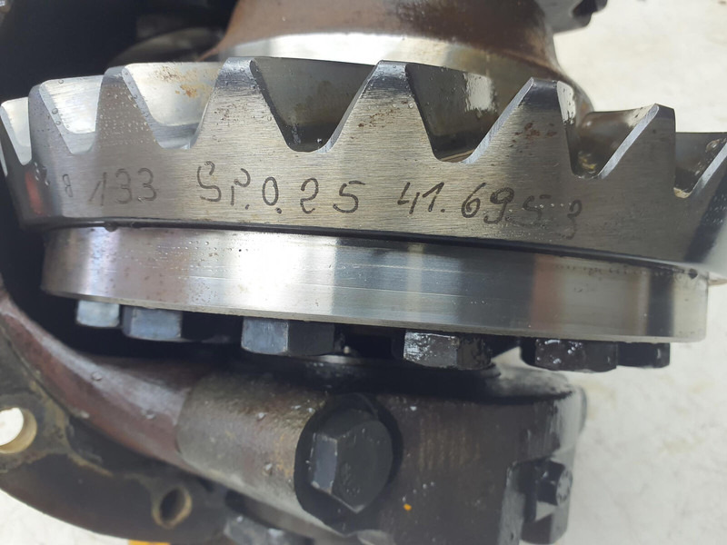 Krupp KMK 2025 end differential axle 1 11x29 - Differentieel voor Kraan: afbeelding 4 Krupp KMK 2025 end differential axle 1 11x29 - Differentieel voor Kraan: afbeelding 4