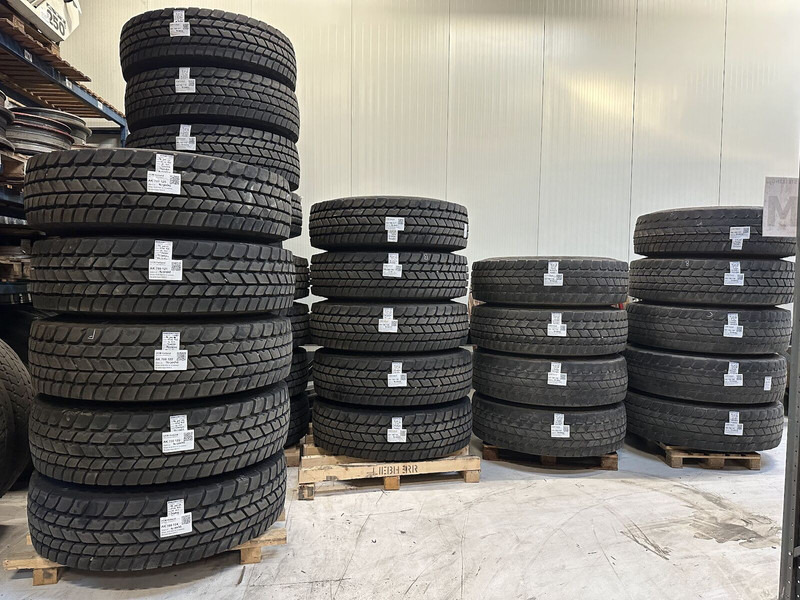 Liebherr Crane Tires/Rims for sale - Band voor Bouwmachine: afbeelding 1 Liebherr Crane Tires/Rims for sale - Band voor Bouwmachine: afbeelding 1