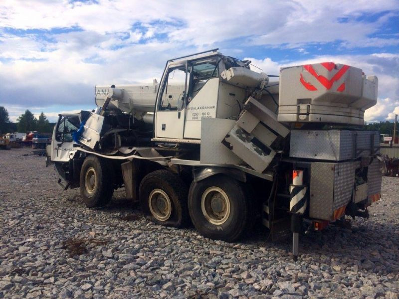 Liebherr LTM 1045-3.1 for parts - Mobiele kraan: afbeelding 2 Liebherr LTM 1045-3.1 for parts - Mobiele kraan: afbeelding 2
