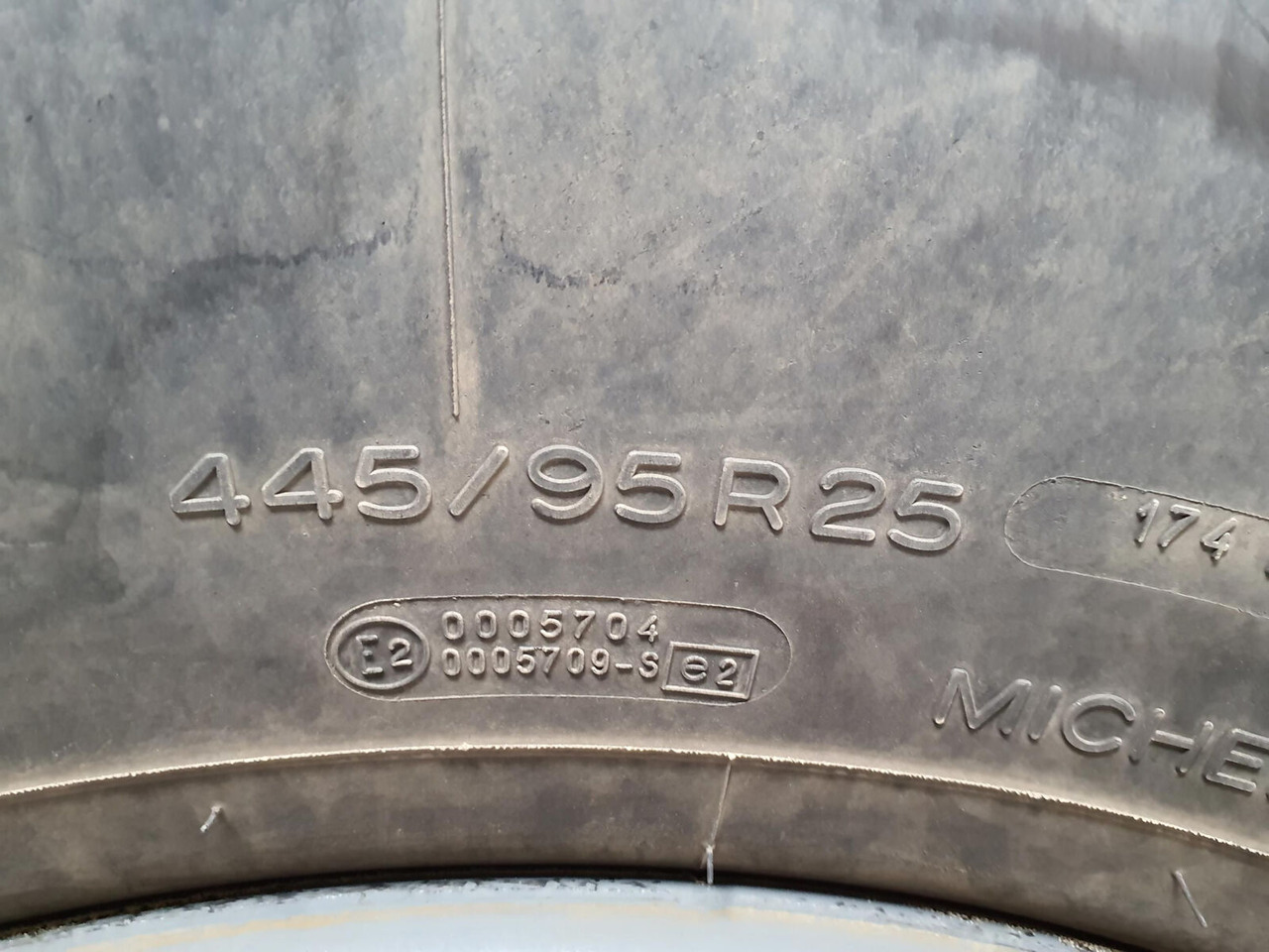 Michelin Wheel 445/95R25 10 12 1p - Complete wiel voor Kraan: afbeelding 4 Michelin Wheel 445/95R25 10 12 1p - Complete wiel voor Kraan: afbeelding 4