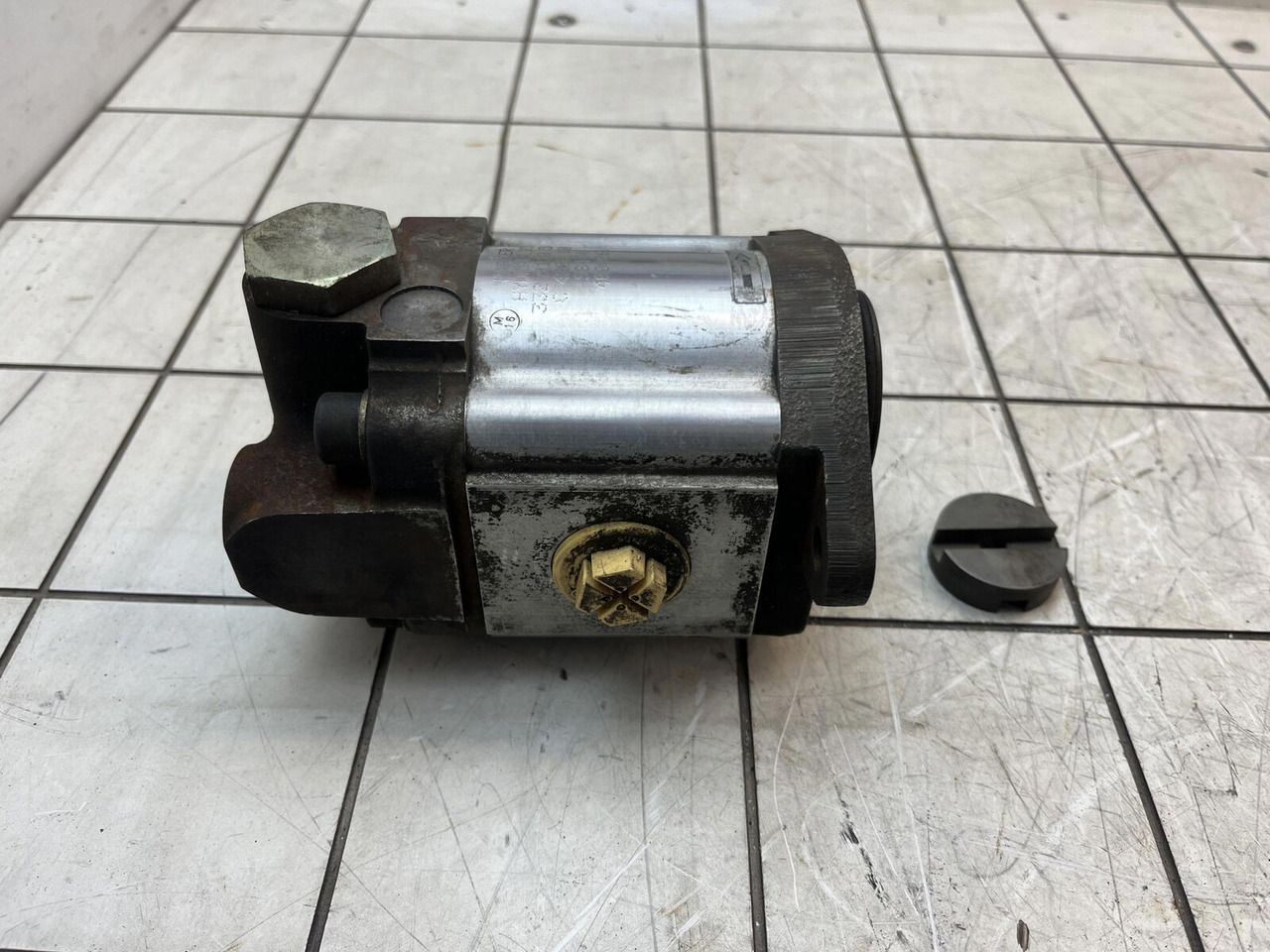 Parker Parker Hydraulics gear pump - Hydraulische pomp voor Kraan: afbeelding 1 Parker Parker Hydraulics gear pump - Hydraulische pomp voor Kraan: afbeelding 1