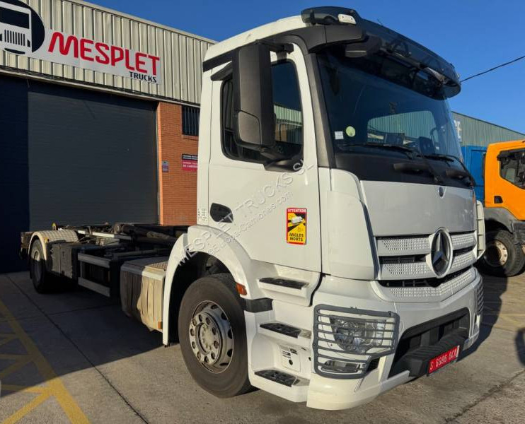 Mercedes Antos 1843 - Haakarmsysteem vrachtwagen: afbeelding 2 Mercedes Antos 1843 - Haakarmsysteem vrachtwagen: afbeelding 2