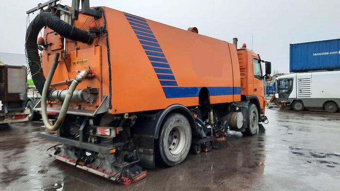 VOLVO M9 4x2R + Johnston Beam VX800 Road Cleaner - Veegwagen: afbeelding 2 VOLVO M9 4x2R + Johnston Beam VX800 Road Cleaner - Veegwagen: afbeelding 2