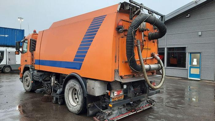VOLVO M9 4x2R + Johnston Beam VX800 Road Cleaner - Veegwagen: afbeelding 4 VOLVO M9 4x2R + Johnston Beam VX800 Road Cleaner - Veegwagen: afbeelding 4