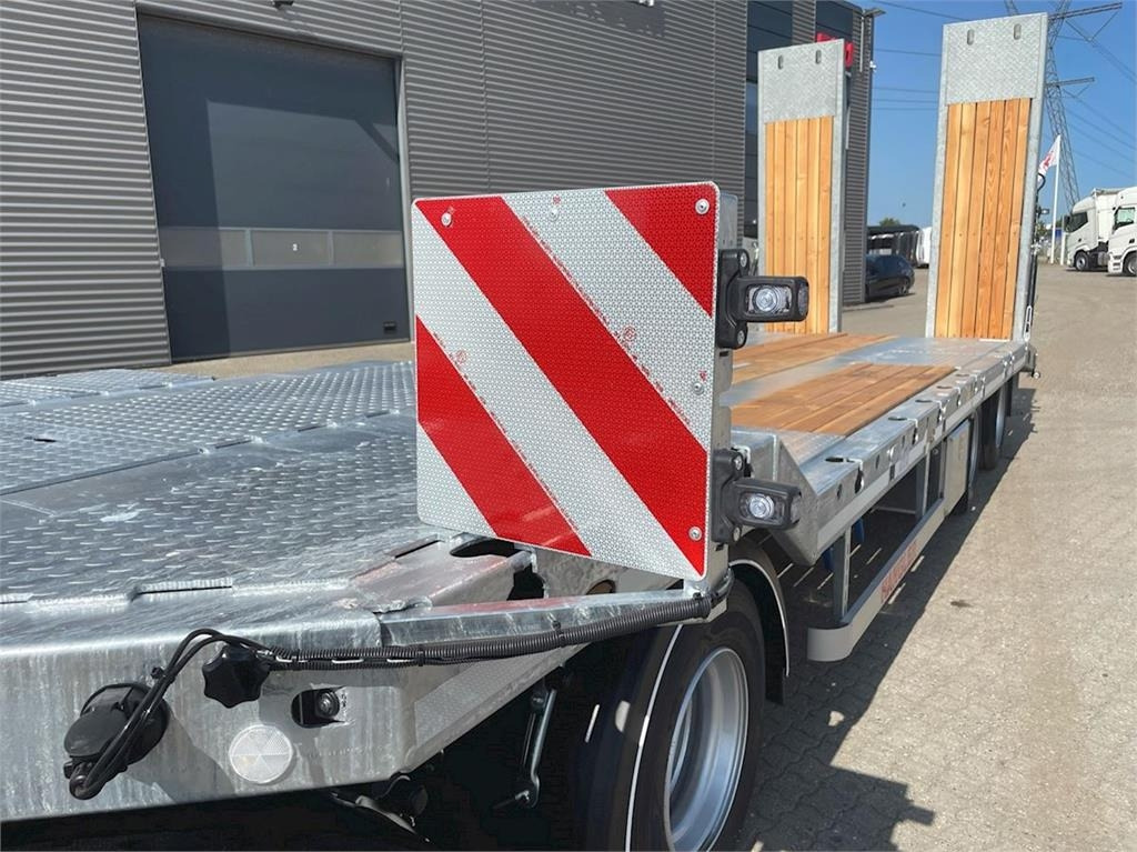 Hangler VTS-H 400 4 akslet - 2 delt ramper - Dieplader aanhangwagen: afbeelding 4 Hangler VTS-H 400 4 akslet - 2 delt ramper - Dieplader aanhangwagen: afbeelding 4