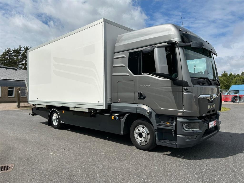 MAN TGL 8-220 4x2 BL incl. 2 stk veksellad - Containertransporter/ Wissellaadbak vrachtwagen: afbeelding 1 MAN TGL 8-220 4x2 BL incl. 2 stk veksellad - Containertransporter/ Wissellaadbak vrachtwagen: afbeelding 1