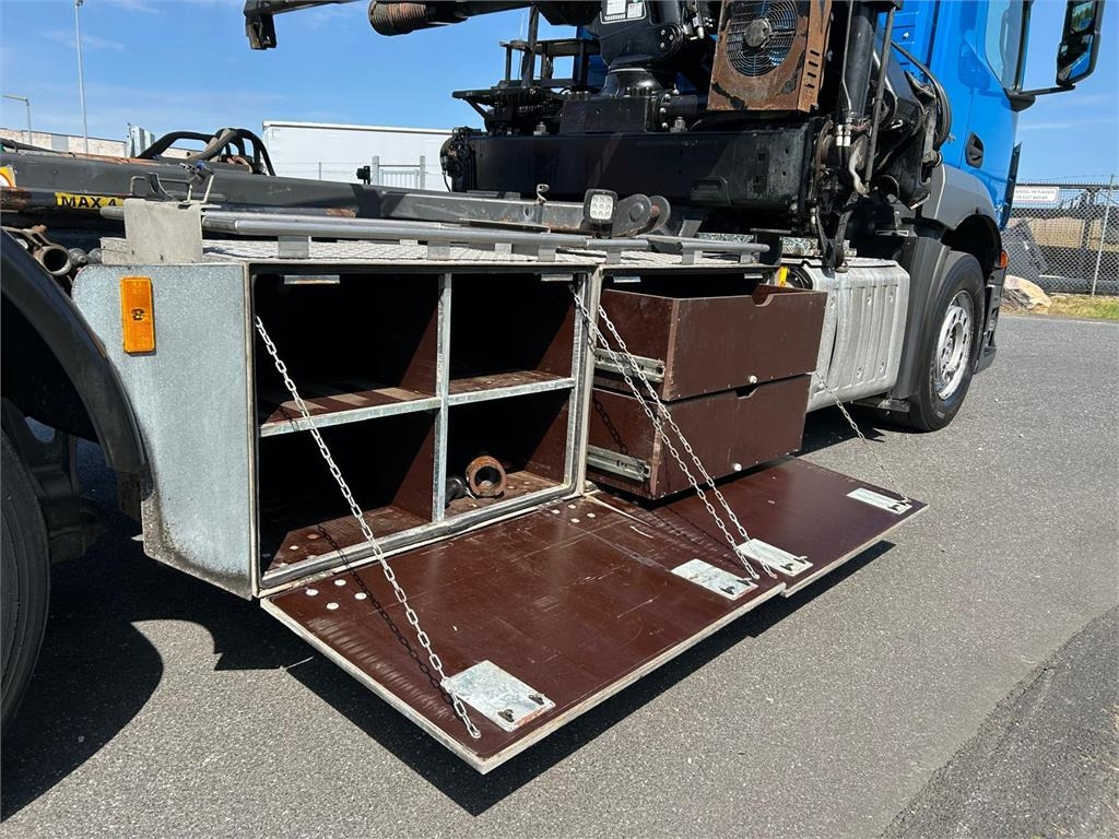 Mercedes-Benz Antos 2546 - Hiab 192 E kran  - Portaalarmsysteem vrachtwagen: afbeelding 3 Mercedes-Benz Antos 2546 - Hiab 192 E kran  - Portaalarmsysteem vrachtwagen: afbeelding 3