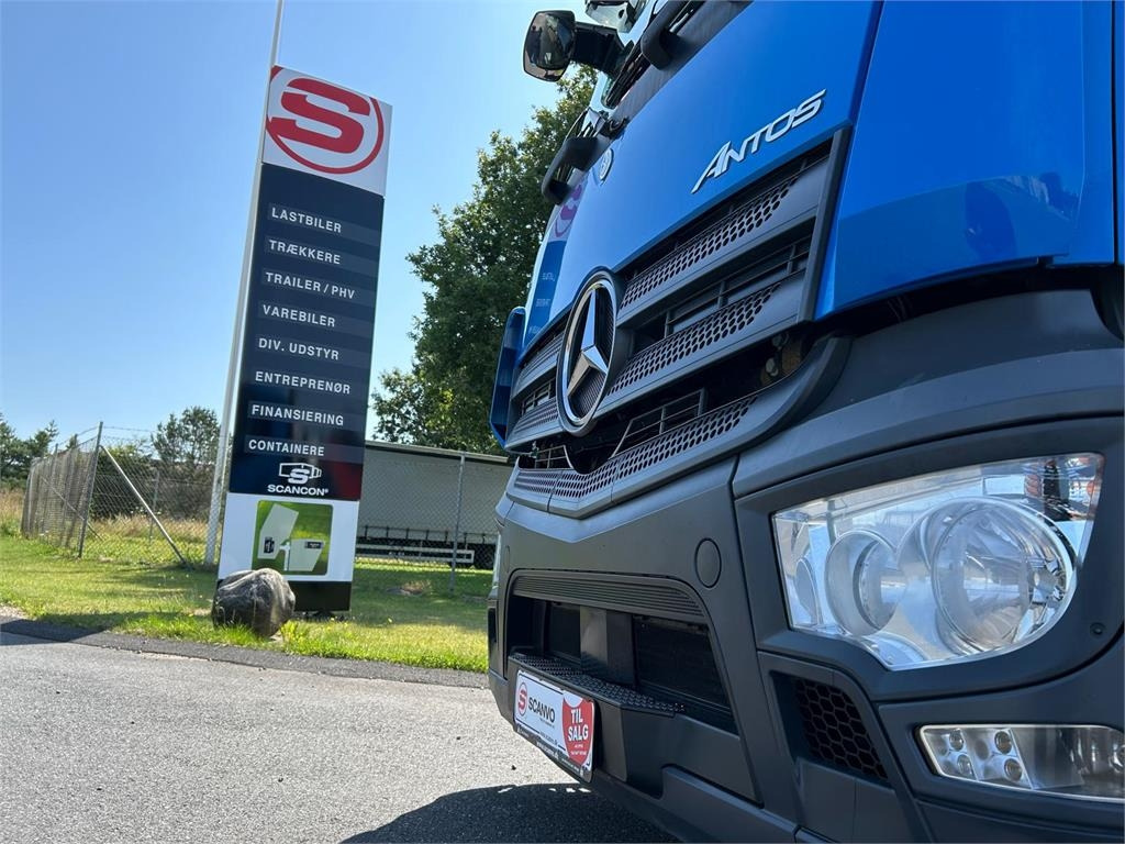 Mercedes-Benz Antos 2546 - Hiab 192 E kran  - Portaalarmsysteem vrachtwagen: afbeelding 4 Mercedes-Benz Antos 2546 - Hiab 192 E kran  - Portaalarmsysteem vrachtwagen: afbeelding 4