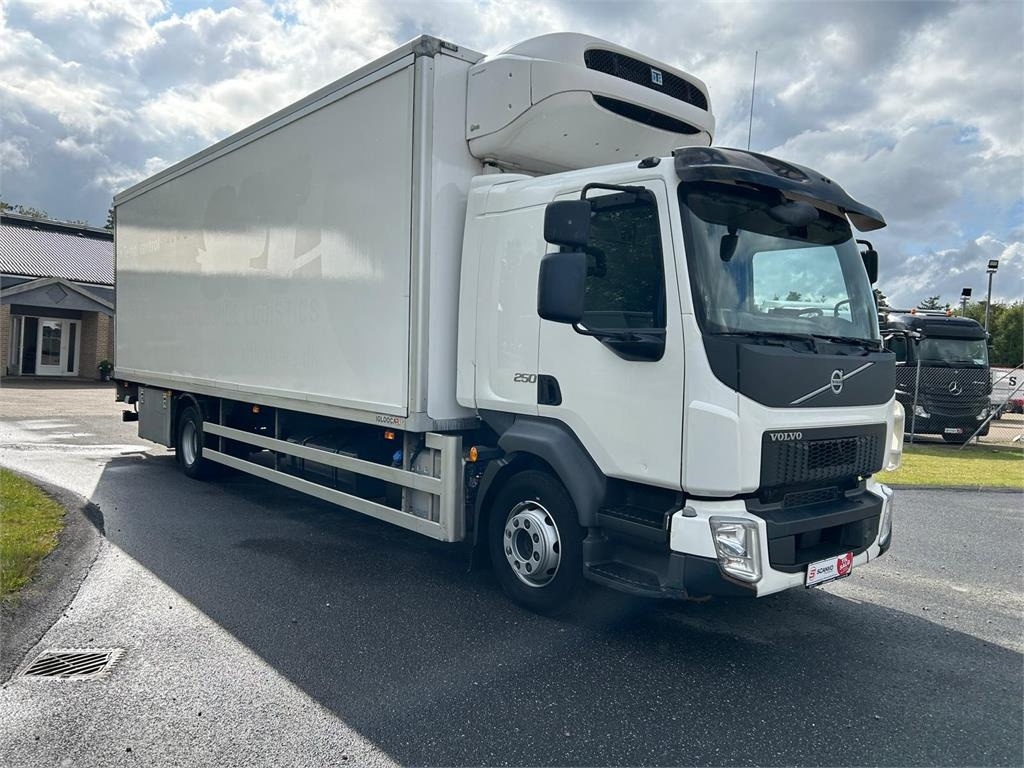 Volvo FL 250 16 ton  - Koelwagen vrachtwagen: afbeelding 2 Volvo FL 250 16 ton  - Koelwagen vrachtwagen: afbeelding 2