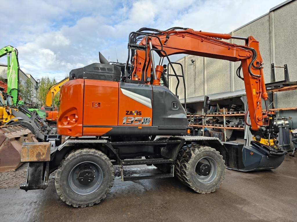 Hitachi ZX135W-7 VARUSTELTU  - Mobiele graafmachine: afbeelding 4 Hitachi ZX135W-7 VARUSTELTU  - Mobiele graafmachine: afbeelding 4