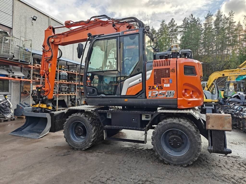 Hitachi ZX135W-7 VARUSTELTU  - Mobiele graafmachine: afbeelding 2 Hitachi ZX135W-7 VARUSTELTU  - Mobiele graafmachine: afbeelding 2