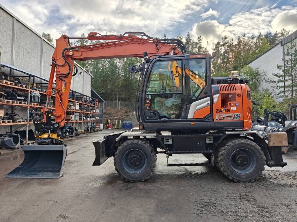 Hitachi ZX135W-7 VARUSTELTU  - Mobiele graafmachine: afbeelding 1 Hitachi ZX135W-7 VARUSTELTU  - Mobiele graafmachine: afbeelding 1