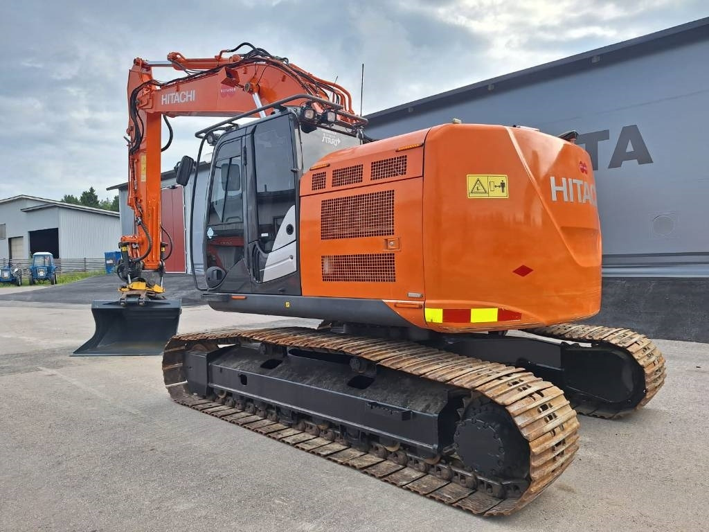 Hitachi ZX225USLC-5 PYÖRITTÄJÄLLÄ - Rupsgraafmachine: afbeelding 2 Hitachi ZX225USLC-5 PYÖRITTÄJÄLLÄ - Rupsgraafmachine: afbeelding 2