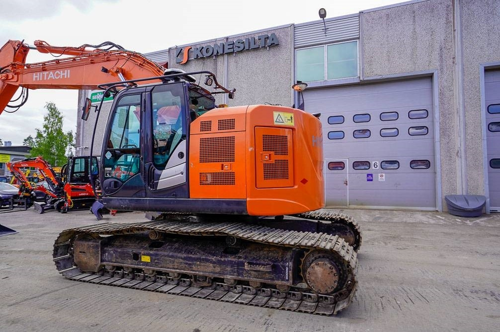 Hitachi ZX225USLC-5B MARTTIINILLA - Rupsgraafmachine: afbeelding 2 Hitachi ZX225USLC-5B MARTTIINILLA - Rupsgraafmachine: afbeelding 2