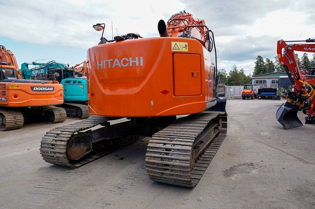 Hitachi ZX225USLC-5B MARTTIINILLA - Rupsgraafmachine: afbeelding 5 Hitachi ZX225USLC-5B MARTTIINILLA - Rupsgraafmachine: afbeelding 5