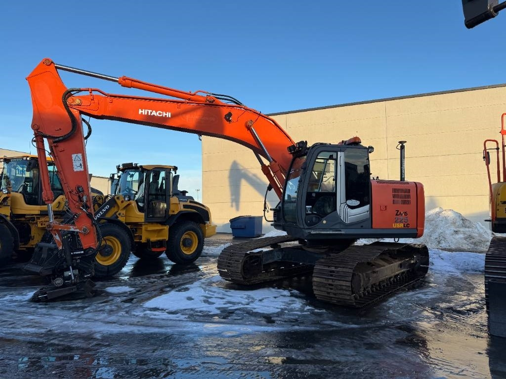 Rupsgraafmachine Hitachi ZX225USRLC-3 PYÖRITTÄJÄLLÄ: afbeelding 1