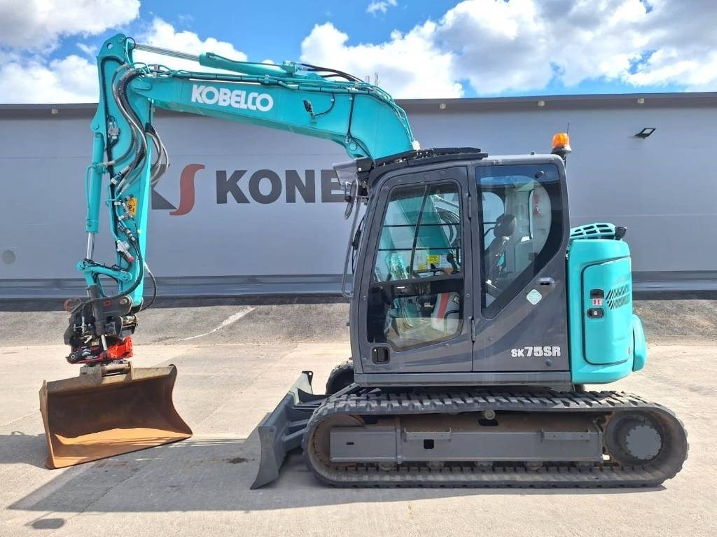 Kobelco SK75SR-7 PYÖRITTÄJÄLLÄ - Minigraafmachine: afbeelding 1 Kobelco SK75SR-7 PYÖRITTÄJÄLLÄ - Minigraafmachine: afbeelding 1
