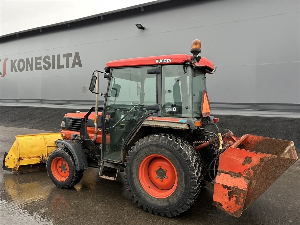 Kubota L 3600 AURA JA HIEKOTIN - Gemeentelijke tractor: afbeelding 2 Kubota L 3600 AURA JA HIEKOTIN - Gemeentelijke tractor: afbeelding 2