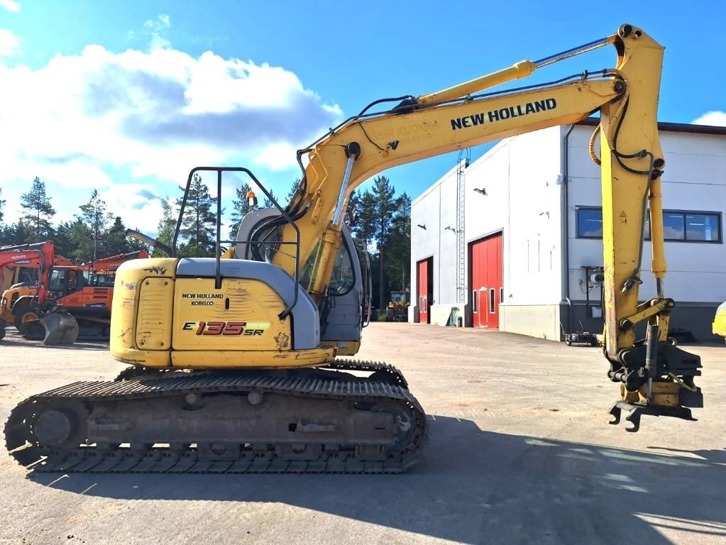New Holland E135SRLC PYÖRITTÄJÄLLÄ - Rupsgraafmachine: afbeelding 3 New Holland E135SRLC PYÖRITTÄJÄLLÄ - Rupsgraafmachine: afbeelding 3