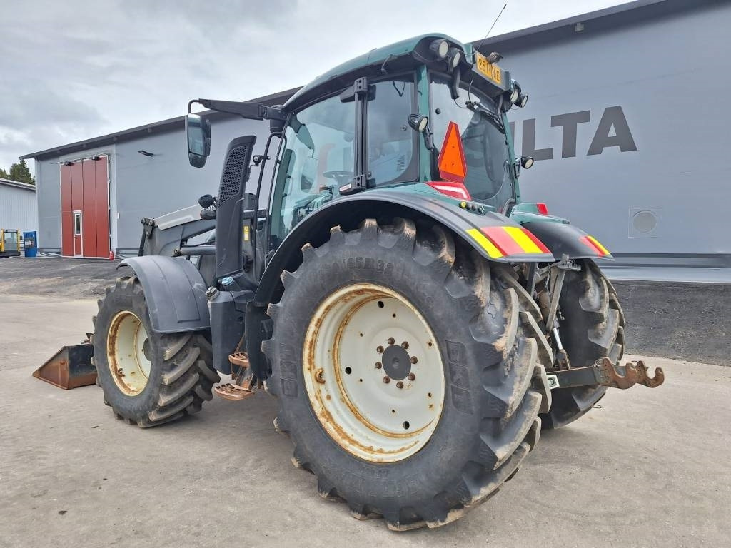 Valtra N174 VERSU ETUKUORMAAJALLA - Tractor: afbeelding 2 Valtra N174 VERSU ETUKUORMAAJALLA - Tractor: afbeelding 2