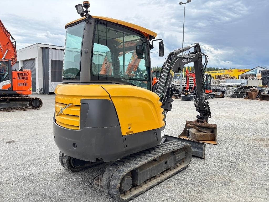 Volvo EC27C PYÖRITTÄJÄLLÄ - Minigraafmachine: afbeelding 4 Volvo EC27C PYÖRITTÄJÄLLÄ - Minigraafmachine: afbeelding 4