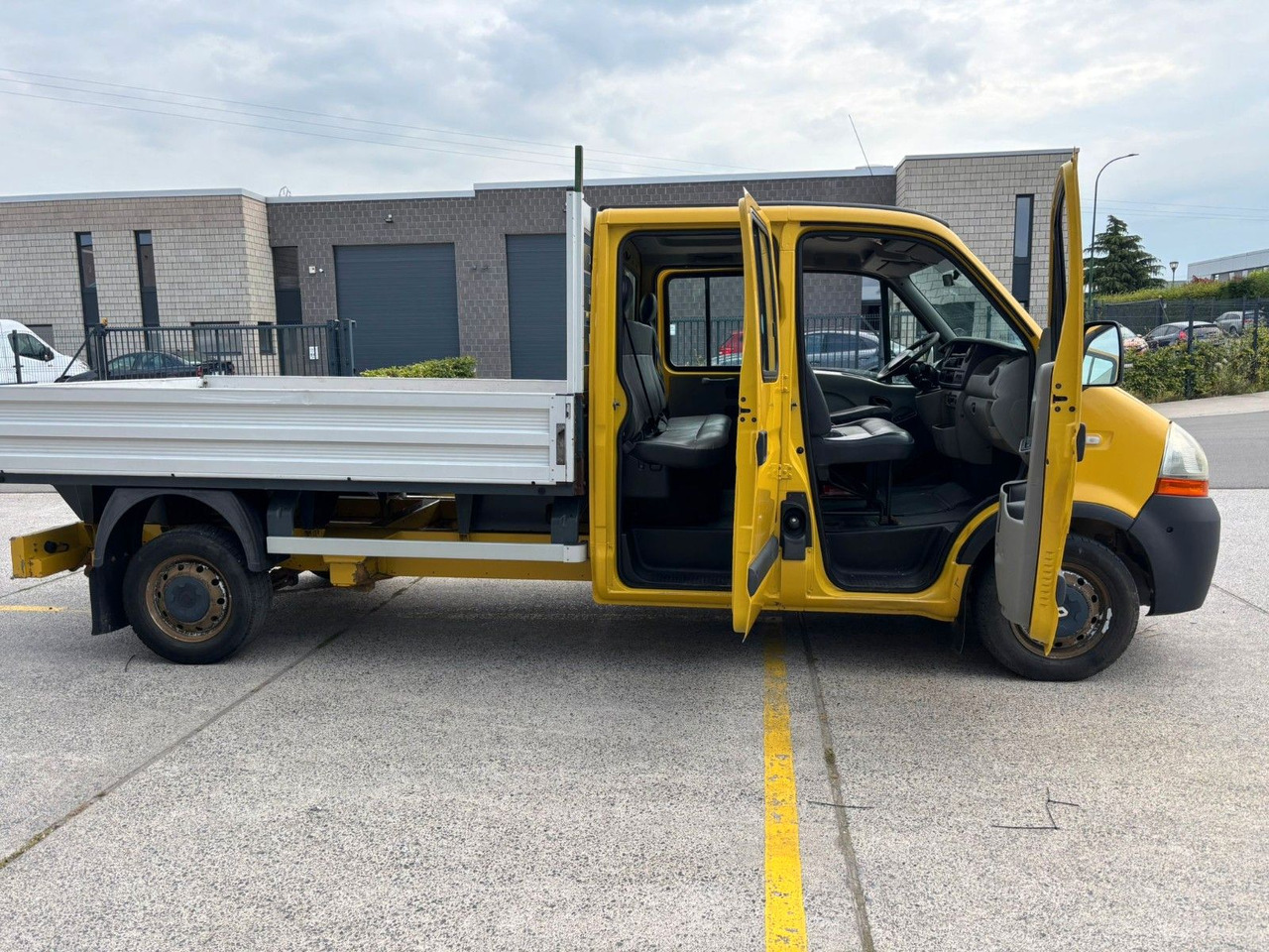 Renault Master Pritsche. 7pl. 2.5 Motor. - Bestelwagen met open laadbak, Bestelwagen met dubbele cabine: afbeelding 5 Renault Master Pritsche. 7pl. 2.5 Motor. - Bestelwagen met open laadbak, Bestelwagen met dubbele cabine: afbeelding 5