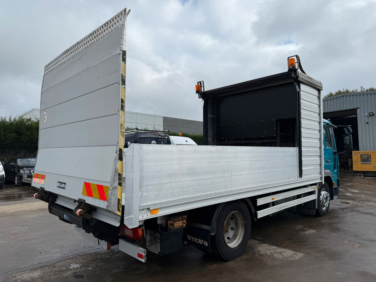 Volvo FL6-250. ALU Pritsche 5.00m. LBW. Klima. - Vrachtwagen met open laadbak: afbeelding 3 Volvo FL6-250. ALU Pritsche 5.00m. LBW. Klima. - Vrachtwagen met open laadbak: afbeelding 3