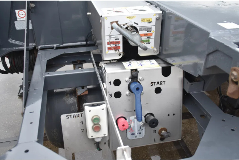 Broshuis 3UCC-39/45 MFCC - SAF AXLES - 2 x EXTENDABLE - DISC BRAKES - LIKE NEW ! - Containertransporter/ Wissellaadbak oplegger: afbeelding 5 Broshuis 3UCC-39/45 MFCC - SAF AXLES - 2 x EXTENDABLE - DISC BRAKES - LIKE NEW ! - Containertransporter/ Wissellaadbak oplegger: afbeelding 5