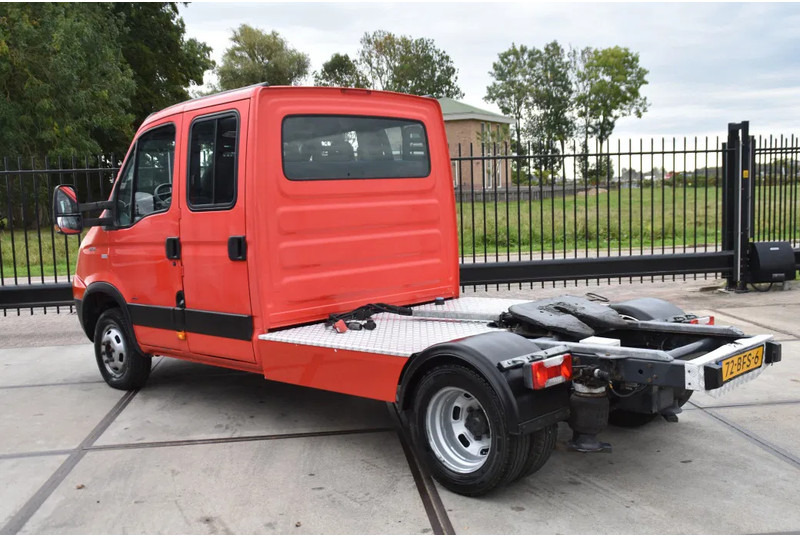 Iveco 40C18 - MANUAL - EURO 4 - 341 TKM - RADIO - BACKSEAT - 4 DOORS - GOOD CONDITION - - Trekker: afbeelding 3 Iveco 40C18 - MANUAL - EURO 4 - 341 TKM - RADIO - BACKSEAT - 4 DOORS - GOOD CONDITION - - Trekker: afbeelding 3
