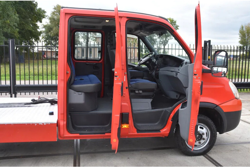 Iveco 40C18 - MANUAL - EURO 4 - 341 TKM - RADIO - BACKSEAT - 4 DOORS - GOOD CONDITION - - Trekker: afbeelding 4 Iveco 40C18 - MANUAL - EURO 4 - 341 TKM - RADIO - BACKSEAT - 4 DOORS - GOOD CONDITION - - Trekker: afbeelding 4