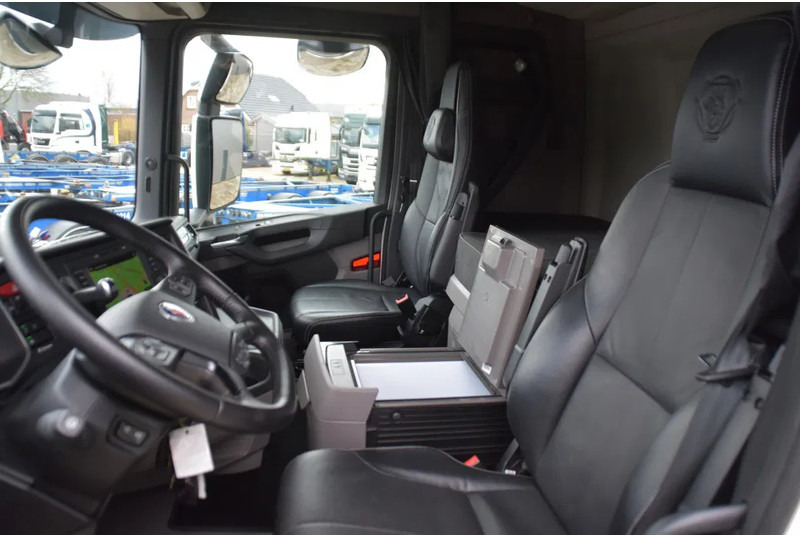 Scania R 460 NGS 6x4NB - SUPER - FULL AIR - RETARDER - 96 TKM - PARK. AIRCO - HYDRAULIC SYSTEM - LED - LEATHER SEATS - EXCELLENT CONDIT - Trekker: afbeelding 5 Scania R 460 NGS 6x4NB - SUPER - FULL AIR - RETARDER - 96 TKM - PARK. AIRCO - HYDRAULIC SYSTEM - LED - LEATHER SEATS - EXCELLENT CONDIT - Trekker: afbeelding 5