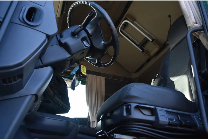 Scania R490 TL 6x2/4 - RETARDER - ACC - DIFF. LOCK - 2 x FUEL TANKS - 2 BEDS - EXCELLENT CONDITION - - Trekker: afbeelding 4 Scania R490 TL 6x2/4 - RETARDER - ACC - DIFF. LOCK - 2 x FUEL TANKS - 2 BEDS - EXCELLENT CONDITION - - Trekker: afbeelding 4