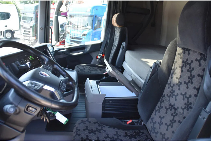 Scania R520 V8 NGS 4x2 - RETARDER - 504 TKM - PARK. AIRCO - ACC - NAVI - 2 x FUEL TANKS - LED LIGHTS - - Trekker: afbeelding 5 Scania R520 V8 NGS 4x2 - RETARDER - 504 TKM - PARK. AIRCO - ACC - NAVI - 2 x FUEL TANKS - LED LIGHTS - - Trekker: afbeelding 5