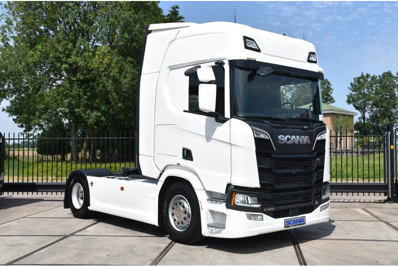 Scania R520 V8 NGS 4x2 - RETARDER - 523 TKM - PARK. AIRCO - ACC - NAVI - 2 x FUEL TANKS - LED LIGHTS - - Trekker: afbeelding 1 Scania R520 V8 NGS 4x2 - RETARDER - 523 TKM - PARK. AIRCO - ACC - NAVI - 2 x FUEL TANKS - LED LIGHTS - - Trekker: afbeelding 1