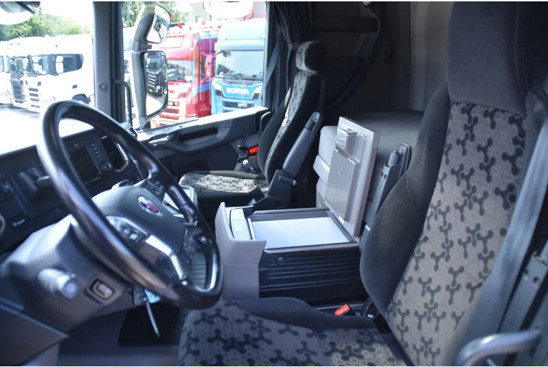 Scania R520 V8 NGS 4x2 - RETARDER - 523 TKM - PARK. AIRCO - ACC - NAVI - 2 x FUEL TANKS - LED LIGHTS - - Trekker: afbeelding 5 Scania R520 V8 NGS 4x2 - RETARDER - 523 TKM - PARK. AIRCO - ACC - NAVI - 2 x FUEL TANKS - LED LIGHTS - - Trekker: afbeelding 5