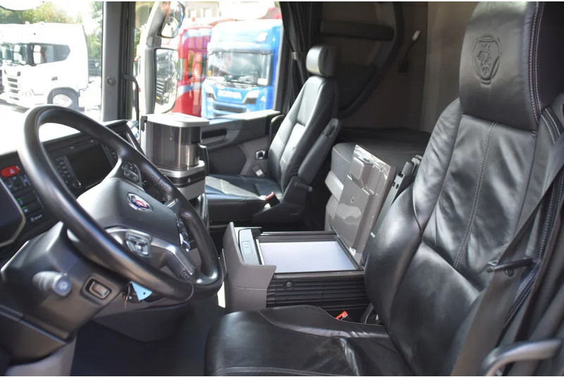 Scania S450 NGS 4x2 - RETARDER - 709 TKM - PARK. AIRCO - LEATHER SEATS - 2 x FUEL TANKS - LED LIGHTS - TOP CONDITION - - Trekker: afbeelding 5 Scania S450 NGS 4x2 - RETARDER - 709 TKM - PARK. AIRCO - LEATHER SEATS - 2 x FUEL TANKS - LED LIGHTS - TOP CONDITION - - Trekker: afbeelding 5