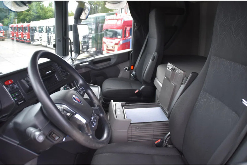 Scania S450 NGS 4x2NB - FULL AIR - RETARDER - ACC - PARK. AIRCO - 2 x FUEL TANKS - TOP CONDITION - - Trekker: afbeelding 5 Scania S450 NGS 4x2NB - FULL AIR - RETARDER - ACC - PARK. AIRCO - 2 x FUEL TANKS - TOP CONDITION - - Trekker: afbeelding 5