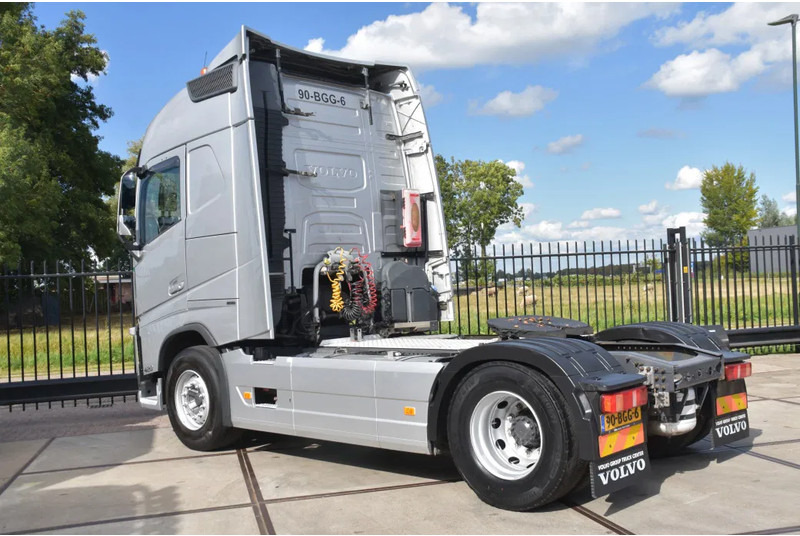 Volvo FH 420 Globe 4x2 - ADR FL - ONLY 670 TKM - PTO - AIRCO - DIFF. LOCK - GOOD CONDITION - - Trekker: afbeelding 3 Volvo FH 420 Globe 4x2 - ADR FL - ONLY 670 TKM - PTO - AIRCO - DIFF. LOCK - GOOD CONDITION - - Trekker: afbeelding 3