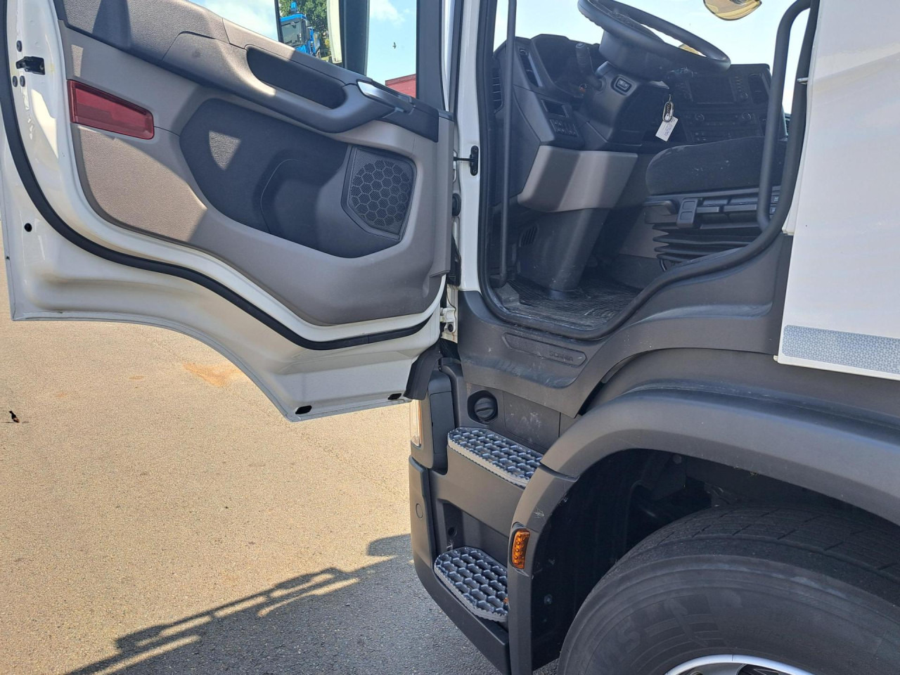SCANIA SCANIA P280 4x2 Fourgon /Hayon 9L - Chassis vrachtwagen: afbeelding 2 SCANIA SCANIA P280 4x2 Fourgon /Hayon 9L - Chassis vrachtwagen: afbeelding 2