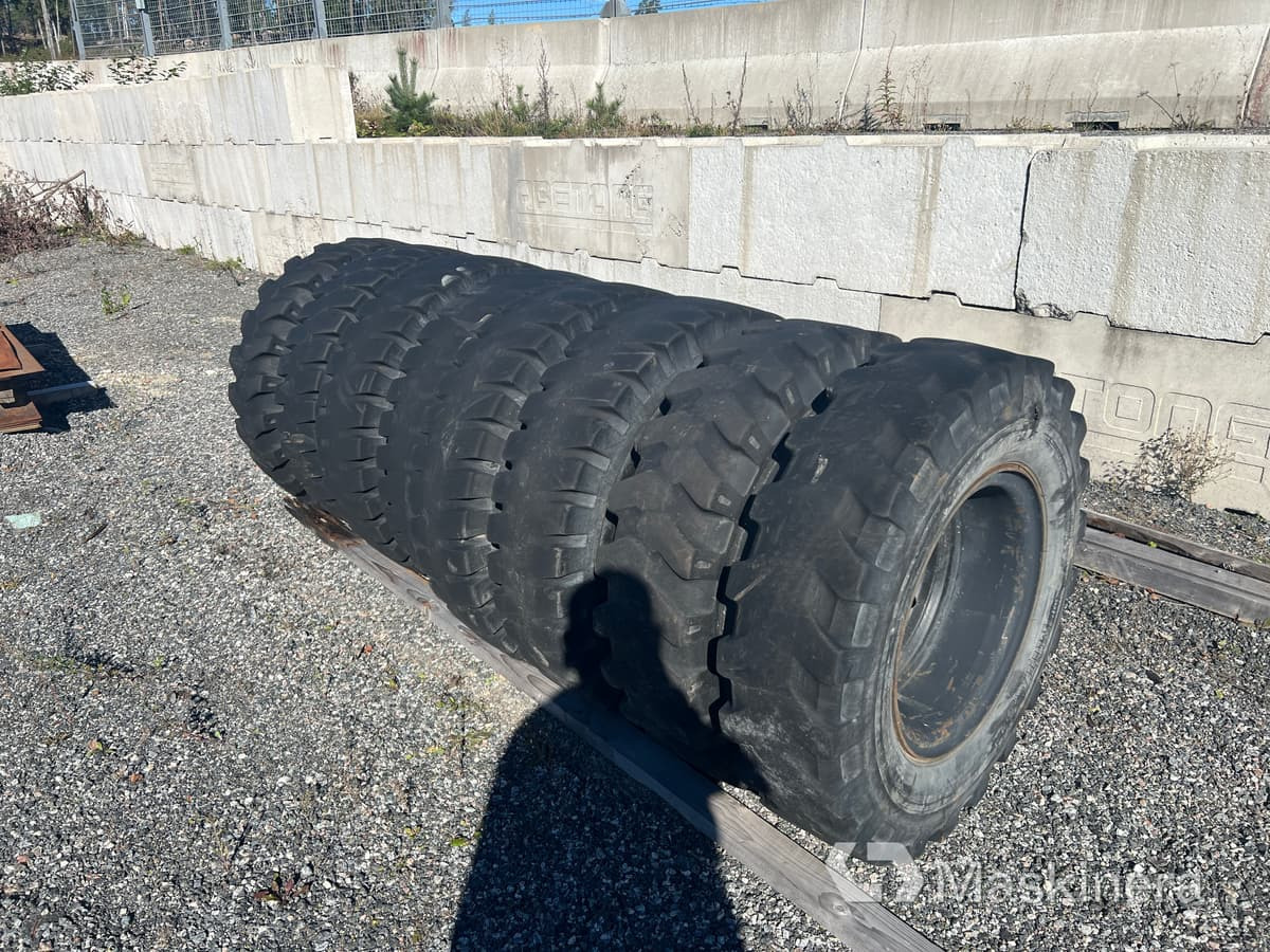 8 st entreprenaddäck på fälg 10.00-20 - Complete wiel voor Bouwmachine: afbeelding 3 8 st entreprenaddäck på fälg 10.00-20 - Complete wiel voor Bouwmachine: afbeelding 3