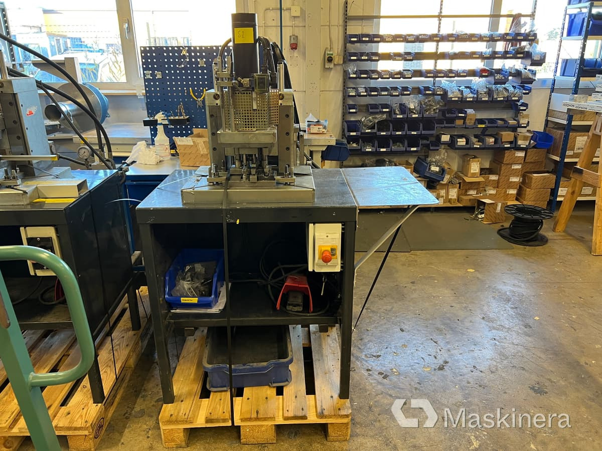 Hydraulisk press Santas Mekaniska DS88 - Kantbank: afbeelding 1 Hydraulisk press Santas Mekaniska DS88 - Kantbank: afbeelding 1
