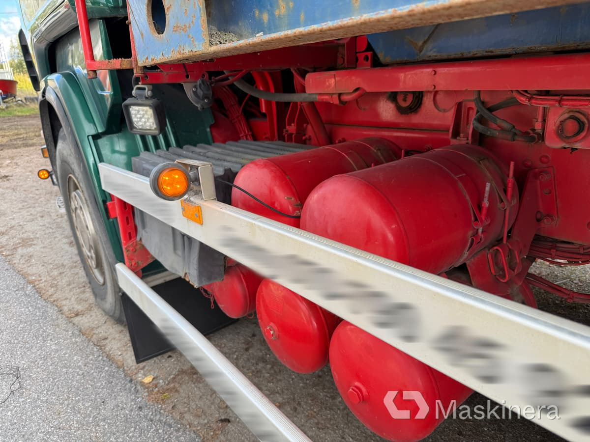 Haakarmsysteem vrachtwagen Lastväxlare Scania R420 6X4 Tridem med maskinflak och grusflak: afbeelding 48