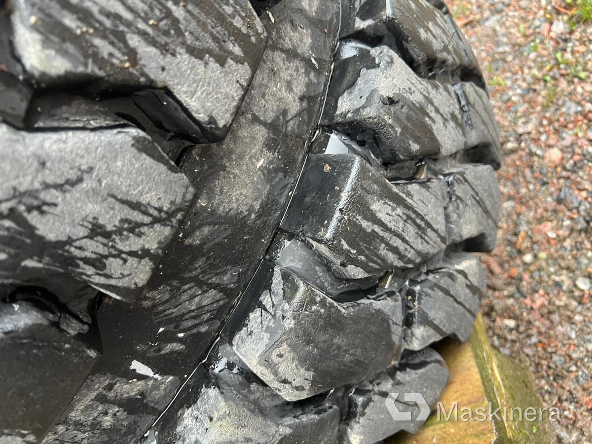 Mitas FL-08 Twindäck på fälg Mitas 7,50-15, 4 st - Complete wiel voor Bouwmachine: afbeelding 4 Mitas FL-08 Twindäck på fälg Mitas 7,50-15, 4 st - Complete wiel voor Bouwmachine: afbeelding 4